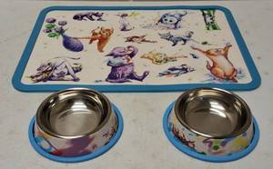 lot 17 image:  NEW Cat Tales - Feeding Bowl Set - (2)  Bowls & Mat Set