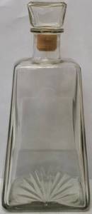 lot 31 image: Vintage Glass Decanter - Clear (View Photos)