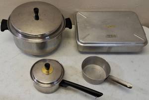 lot 40 image: Assortment of Pots & Pans from an Estate (View Photos)