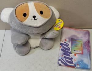 lot 42 image: Smoochy Pals & Unicorn Kids Bath & Beach Towel