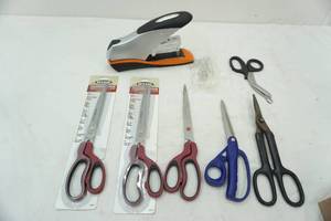 lot 19 image: wallcovering shears lot