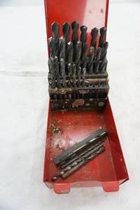 lot 26 image: drill bit set