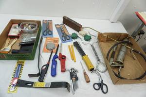 lot 70 image: large hardware hand tool lot