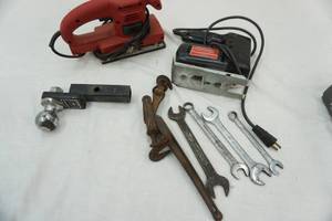 lot 76 image: power tools, wrenches, hitch