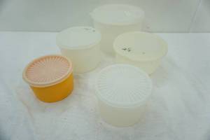 lot 83 image: Tupperware lot