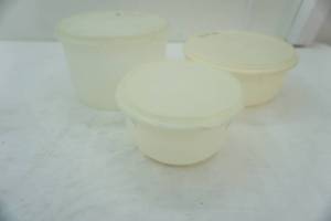 lot 86 image: Tupperware lot