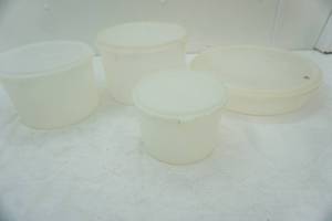 lot 87 image: Tupperware lot