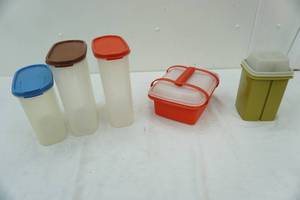 lot 92 image: Tupperware lot