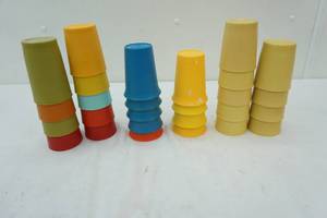 lot 95 image: Tupperware cups lot