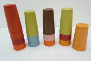 lot 96 image: Tupperware cups lot