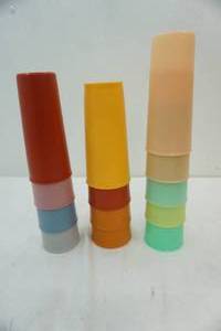 lot 97 image: Tupperware cups lot