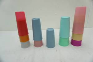 lot 98 image: Tupperware cups lot