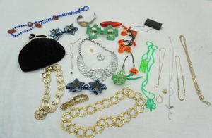 lot 111 image: Costume Jewelry