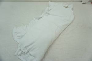 lot 118 image: white jersey type fabric