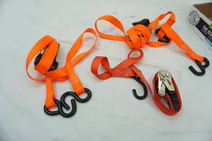 lot 15 image: ratchet straps 3ct 1