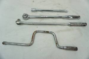 lot 25 image: long ratchet and extensions