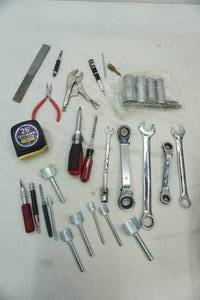 lot 43 image: hand tools and hardware lot