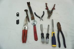 lot 44 image: hand tools and hardware lot