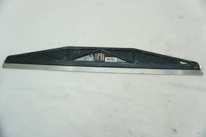 lot 70 image: 24 paint shield