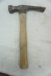 lot 73 image: bricklayersmasonry rock hammer