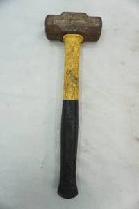 lot 74 image: heavy duty sledge hammer