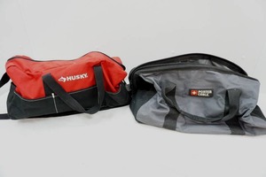 lot 76 image: duffle bag lot