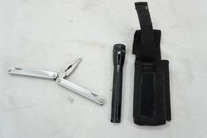 lot 77 image: flashlight & multi tool in belt holder