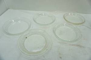 lot 84 image: glass pie plates