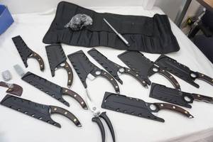 lot 99 image: NEW knife roll set
