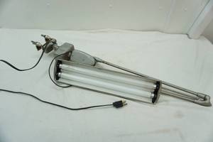lot 104 image: vintage deskwork light