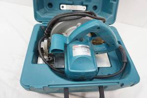 lot 108 image: Makita circular saw and case