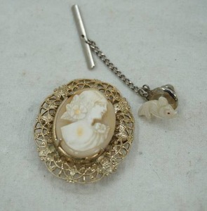 lot 184 image: carved shell cameo pendant