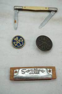 lot 201 image: WWI collar pin