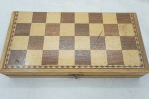 lot 231 image: foldable travel chessboard