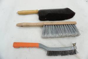 lot 258 image: brush lot
