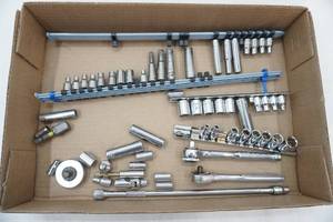 lot 260 image: sockets & ratchets
