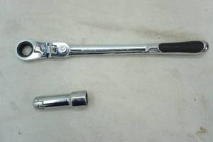 lot 263 image: gear wrench and adaptor