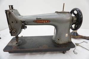 lot 306 image: Vintageantique sewing machine