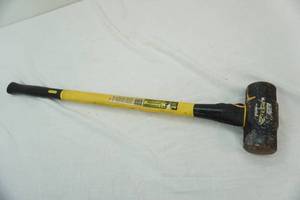 lot 319 image: 10lb sledge hammer