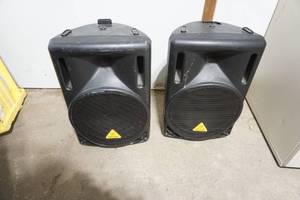 lot 332 image: behringer speakers