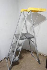 lot 334 image: Cosco Painting Ladder