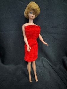 lot 18 image: VINTAGE PLATINUM BUBBLE CUT BARBIE