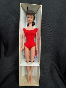 lot 21 image: VINTAGE BRUNETTE PONYTAIL BARBIE IN ORIGINAL BOX WITH SWIMSUIT