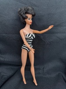 lot 13 image: VINTAGE BUBBLE CUT BRUNETTE BARBIE DOLL WITH SWIMSUIT