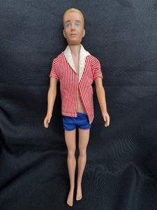lot 6 image: 1960 KEN BARBIE DOLL BLONDE BLUE EYES WITH OUTFIT