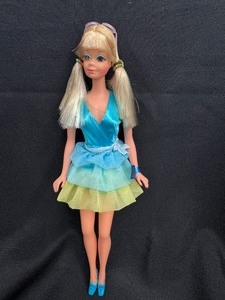 lot 27 image: VINTAGE MALIBU PJ DREAMY BLUES DOLL WITH ORIGINAL WRIST TAG