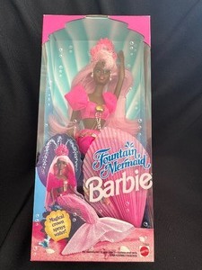 lot 35 image: FOUNTAIN MERMAID BARBIE IN BOX 1993