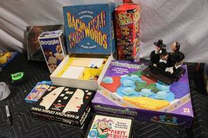 lot 15 image: Collection of Vintage Board Games and Puzzle Sets