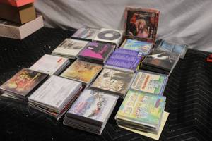 lot 18 image: Collection of 20 Music CDs including Classical and Christmas Favorites