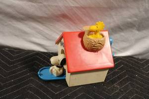 lot 24 image: Vintage Snoopy and Woodstock Music Box
